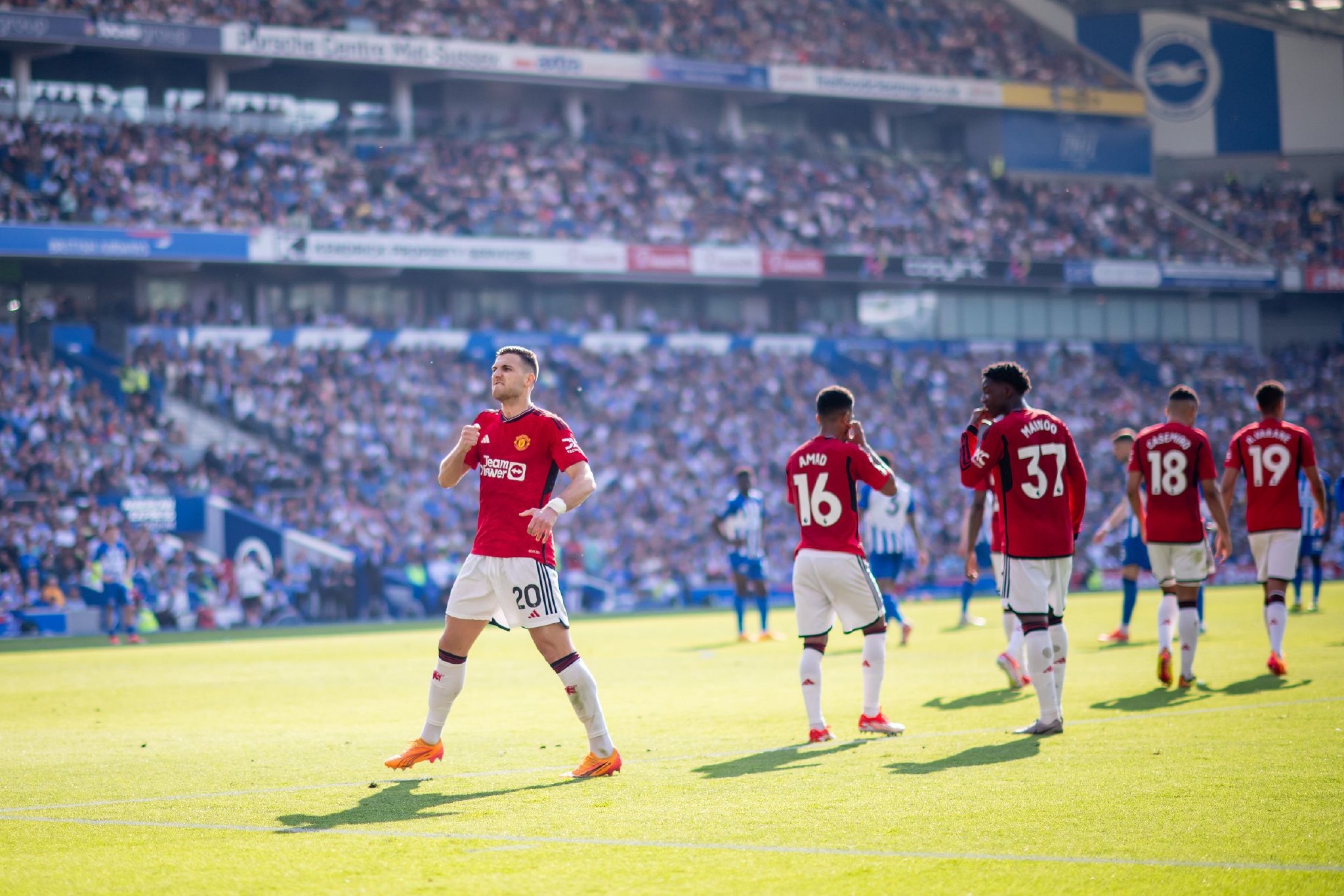 政府及企业 政府及企业